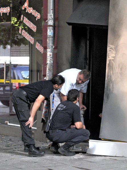 Взривове избухнаха пред централата на РЗС и офис на ДСБ