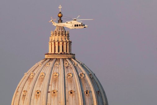 Папа Бенедикт ХVI напусна Ватикана
