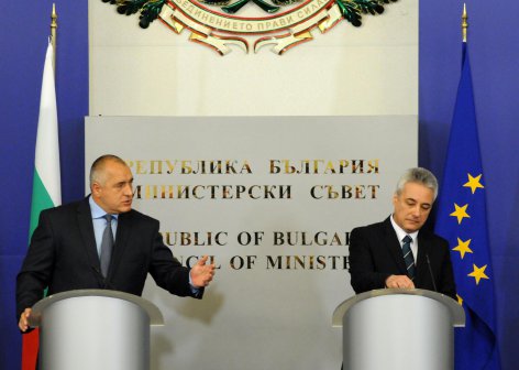 Бойко Борисов сдаде властта на служебния премиер Марин Райков