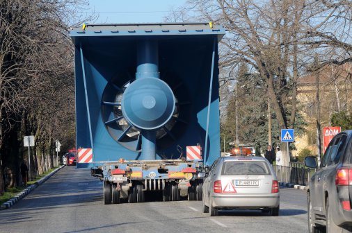 Гигантска турбина за ВЕЦ запуши пътя Русе - Плевен