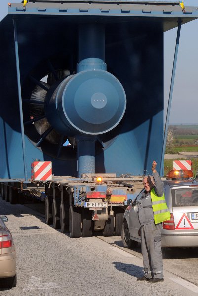 Гигантска турбина за ВЕЦ запуши пътя Русе - Плевен