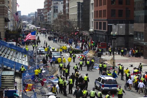 Окървавиха маратона в Бостън, трима са загинали от взривове (18+)