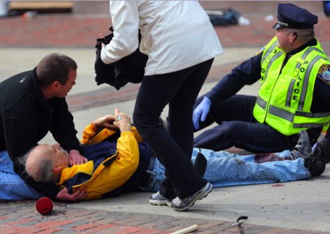 Окървавиха маратона в Бостън, трима са загинали от взривове (18+)