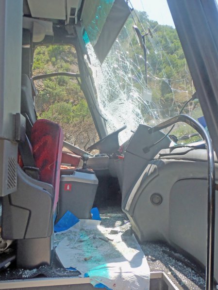 Два автобуса катастрофираха в тунел в Кресненското дефиле