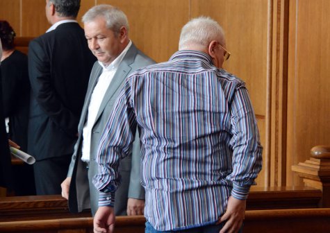 Затвор за бившите депутати Митхат Табаков и Гюнай Сефер