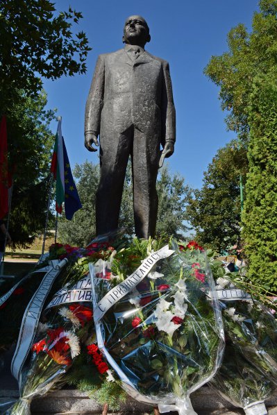 Отбелязаха 102-годишнината от рождението на Живков в Правец