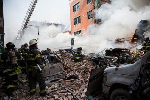 Взрив срути две жилищни сгради в Ню Йорк