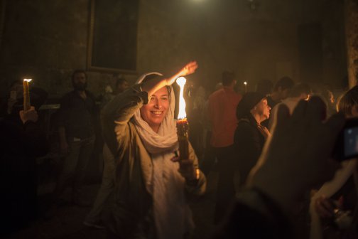 Слизането на Благодатния огън привлече хиляди поклонници в Йерусалим