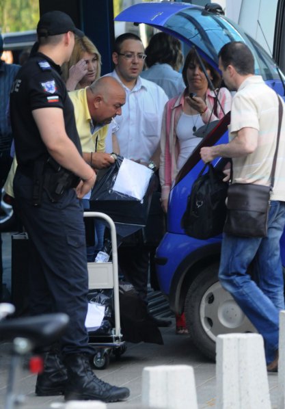 Полиция и прокуратура влязоха в сграда на бул. "Цар Борис III"