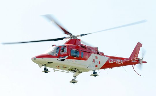 Превозват спешни пациенти с хеликоптер до болница "Лозенец"