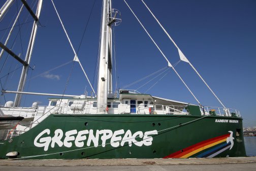 Ветроходен кораб на "Грийнпийс" е във Варна
