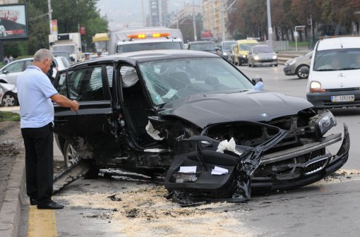 Жена пострада при тежка катастрофа в София