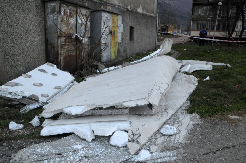 Силен вятър нанесе доста щети във Враца