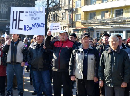 Хората в Горна Оряховица протестират