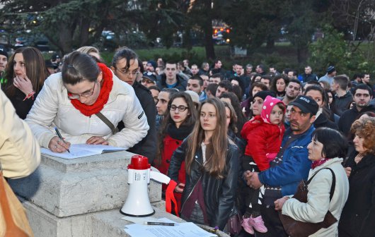 Стотици почетоха паметта на убитата Вероника във Велико Търново
