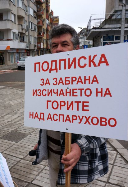 Протест срещу изсичането на горите направиха във Варна