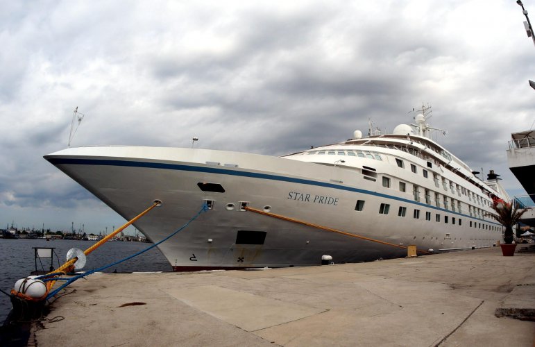 Бутиков лайнер акостира във Варна