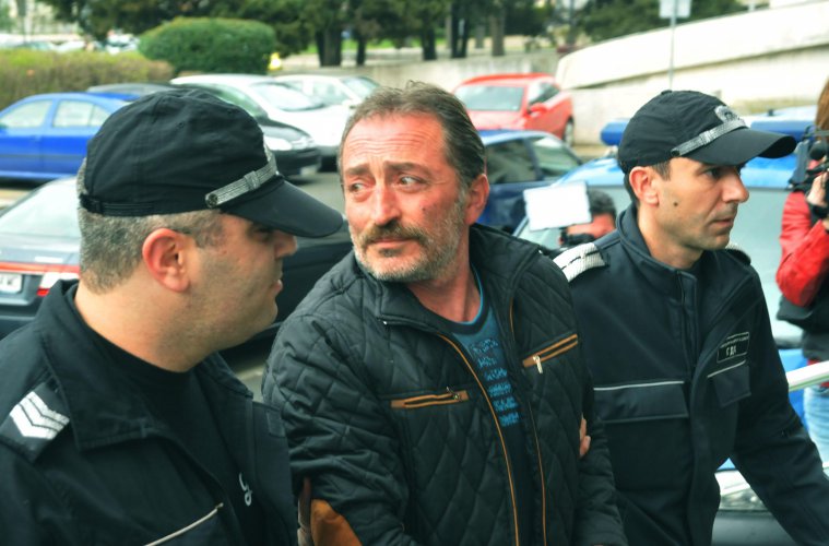 Оставиха в ареста турчина, заловен с нелегално оръжие на границата