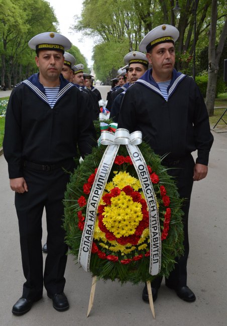 Варненци отдадоха почит на героите от Априлското въстание