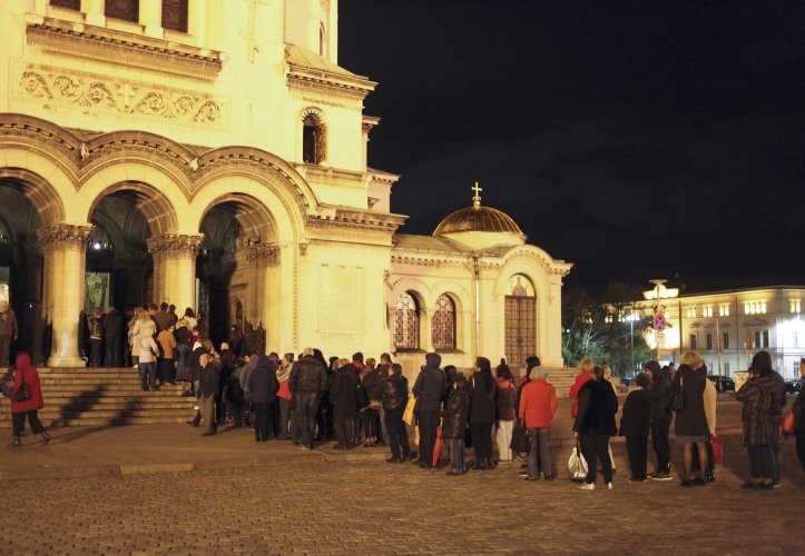 "Александър Невски" бе отворен цяла нощ заради чудотворна икона