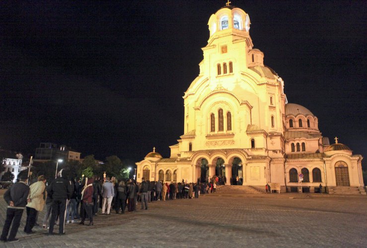 "Александър Невски" бе отворен цяла нощ заради чудотворна икона
