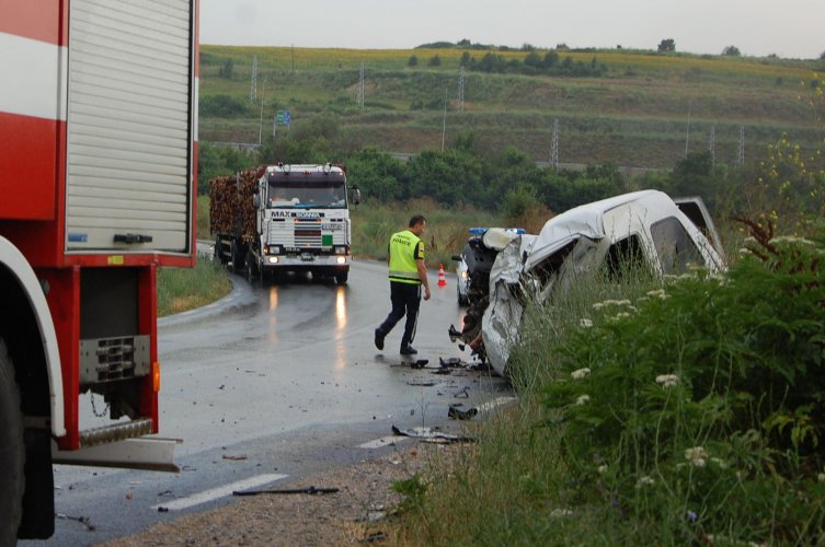 Двама загинаха при тежка катастрофа на пътя Харманли - Симеоновград