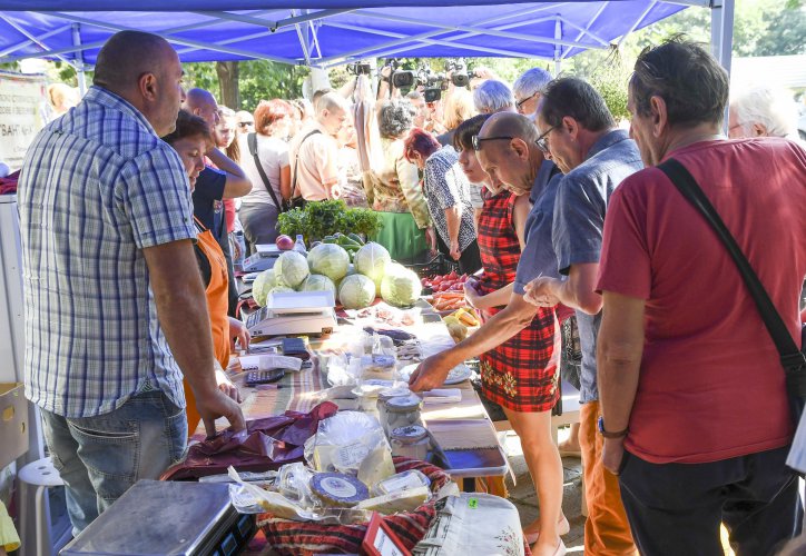 Откриване на фермерски пазар в София