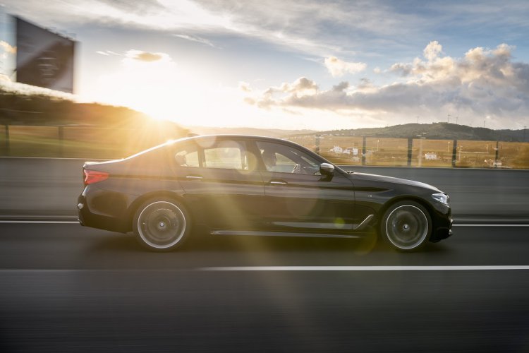 ​​​​​​​​​​​​​​​​​​​​BMW М550i xDrive: най-динамичниявт бизнес седан