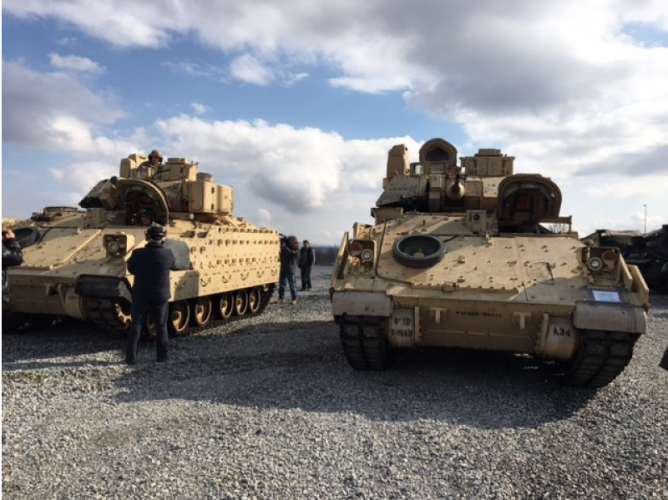 Американски военни и бойни машини пристигнаха в "Ново село"