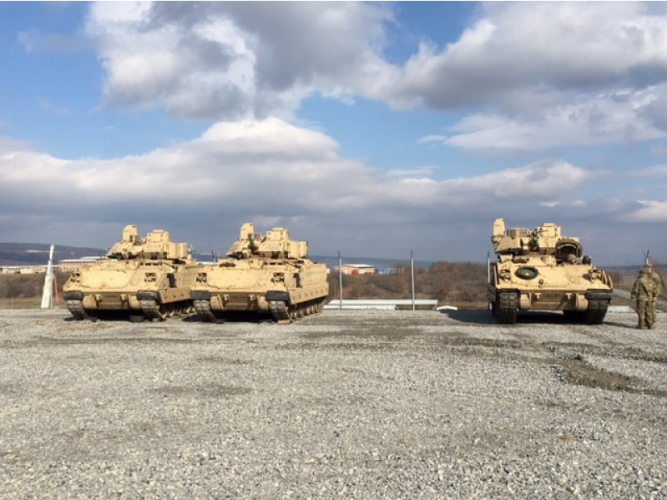 Американски военни и бойни машини пристигнаха в "Ново село"
