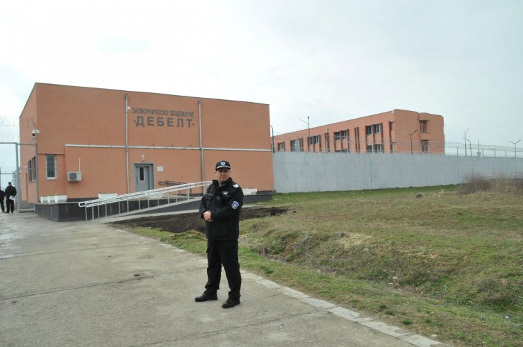 Правосъдният министър  откри ново затворническото общежитие в Дебелт