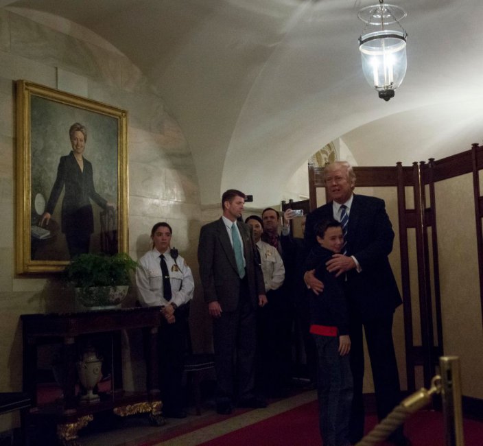 Тръмп посрещна първите туристи в Белия дом