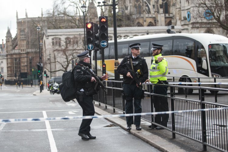 Стрелба пред парламента в Лондон