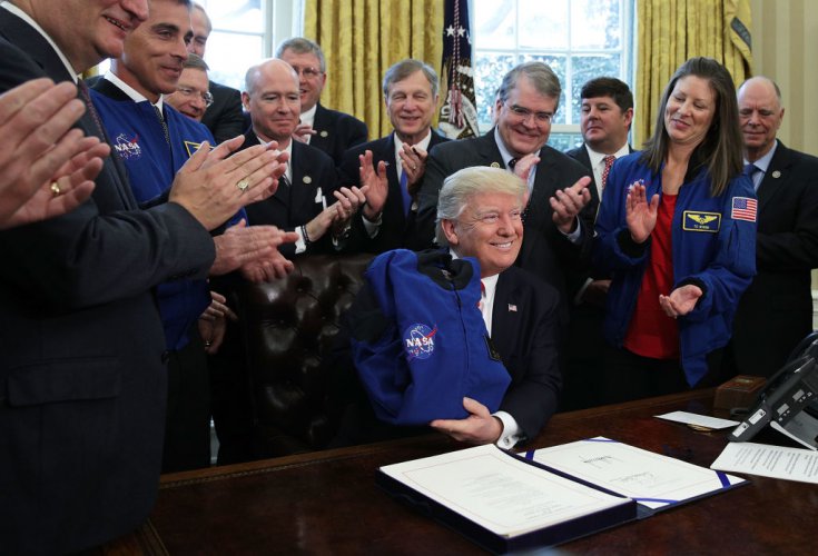 Тръмп подписа закон за финансиране на НАСА
