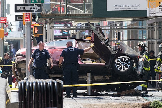 Кола се вряза в пешеходци в Ню Йорк
