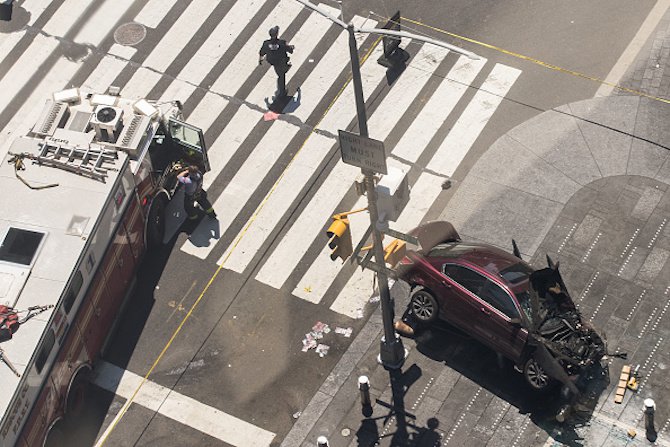 Кола се вряза в пешеходци в Ню Йорк