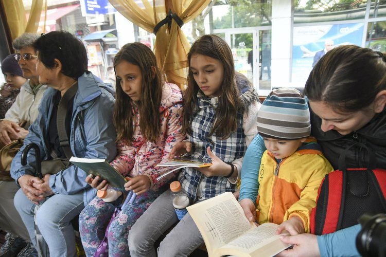 Ретро трамвай с книги тръгна в София