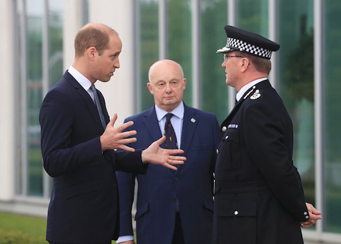 Принц Уилям отдаде почит на Манчестър след атентата, взел 22 жертви