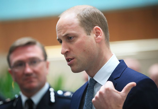 Принц Уилям отдаде почит на Манчестър след атентата, взел 22 жертви