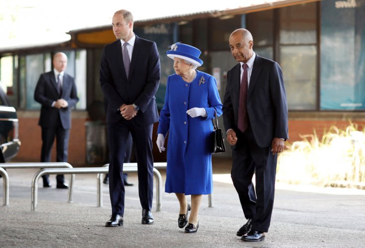 Кралица Елизабет II и принц Уилям се срещнаха с оцелели от лондонския пожар