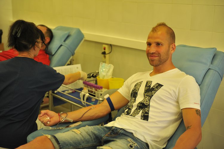 Футболисти на ЦСКА дариха кръв
