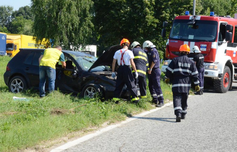 Два автомобила катастрофираха на входа на Русе