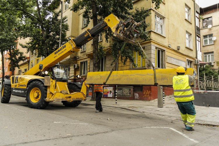 Демонтират бетонните прегради по булевард "Васил Левски"