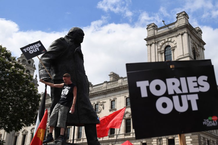 Антиправителствен протест събра хиляди в Лондон
