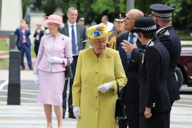 Британската кралица откри новата централа на лондонската полиция