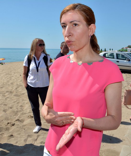 Министър Ангелкова инспектира плажове край Варна