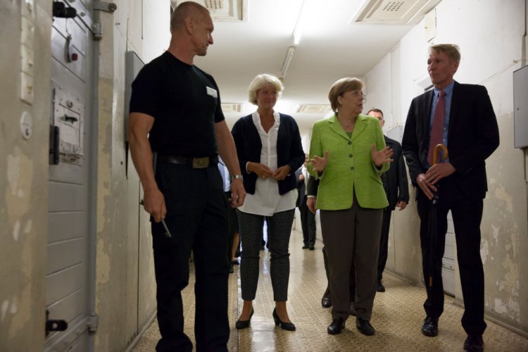 Ангела Меркел посети бивш затвор на ЩАЗИ