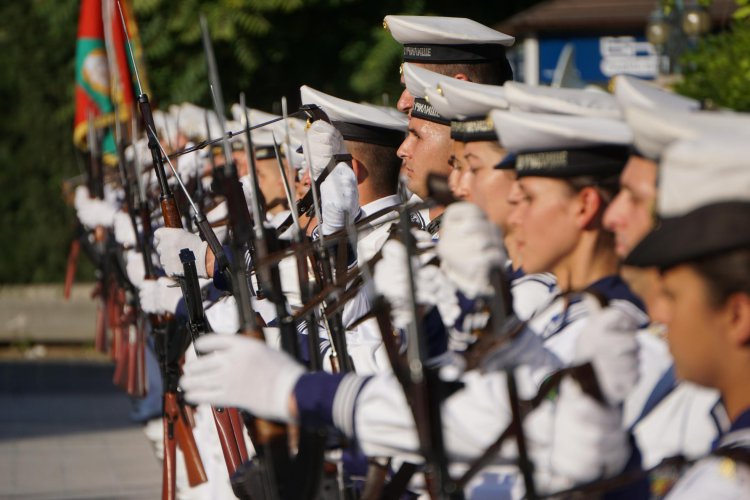 Румен Радев участва в честването за 138-ата годишнина от създаването на Военноморските сили
