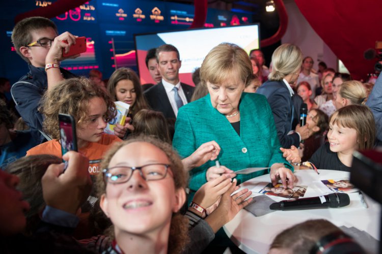 Ангела Меркел отговори на детски въпроси на специална пресконференция