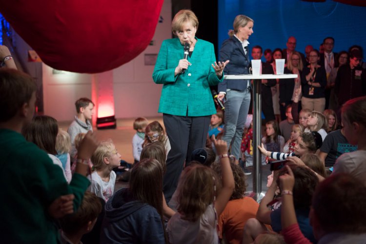 Ангела Меркел отговори на детски въпроси на специална пресконференция